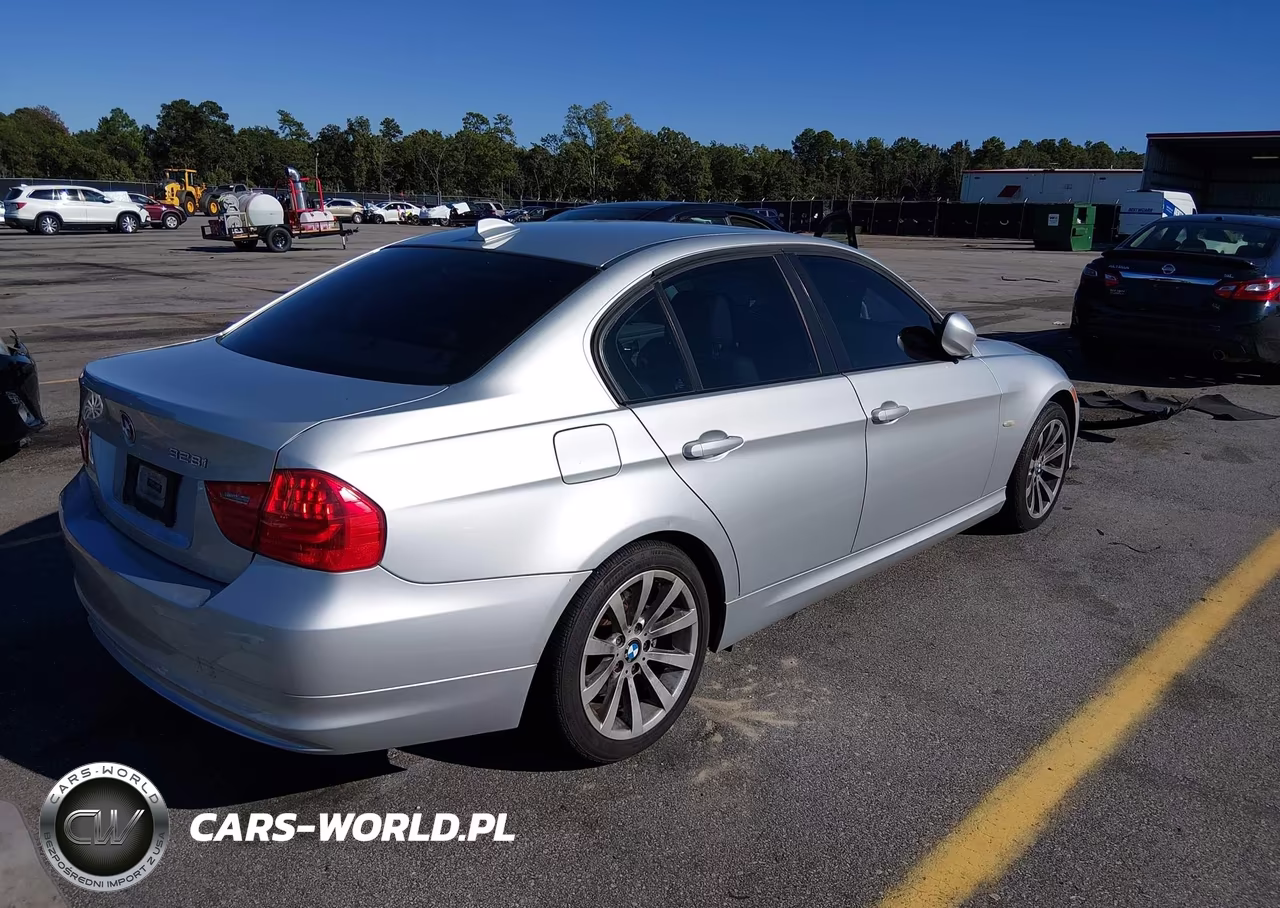 2011 BMW 328I VIN:WBAPH7C59BE851577 - 4