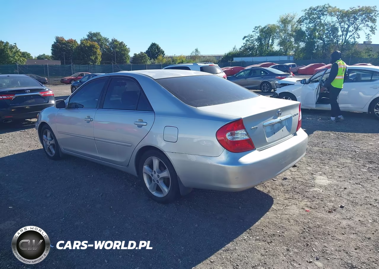 2002 Toyota Camry Le VIN:4T1BE32K82U091584 - 3