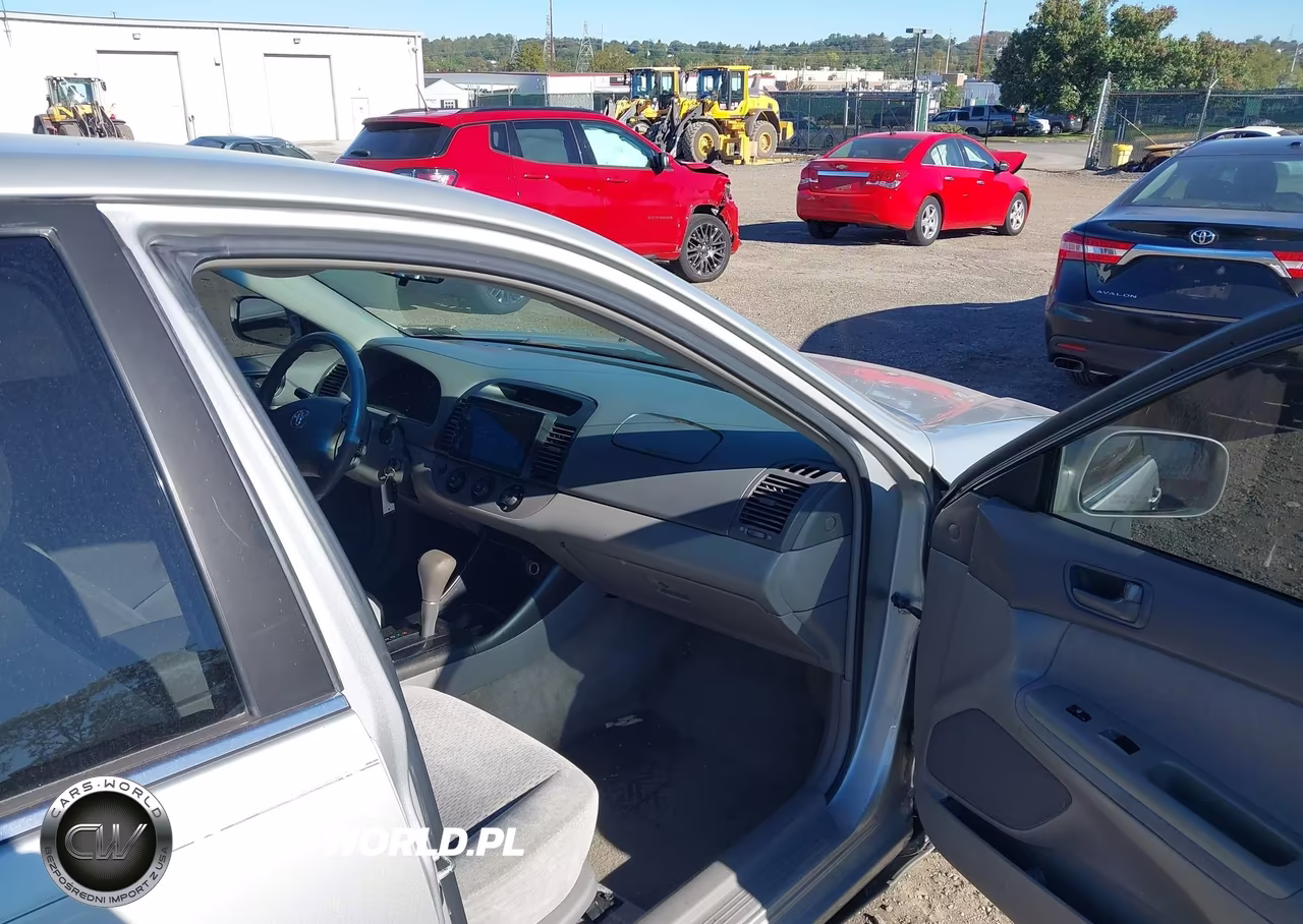 2002 Toyota Camry Le VIN:4T1BE32K82U091584 - 5