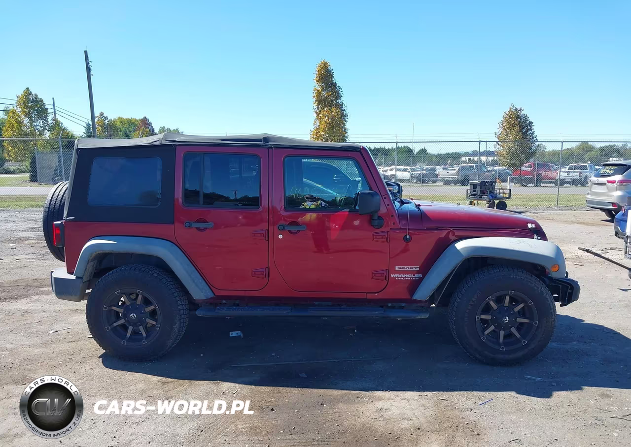 2011 Jeep Wrangler Unlimited Sport VIN:1J4BA3H18BL528823 - 13