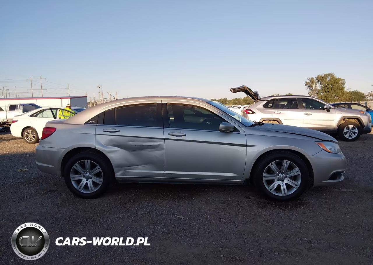 2013 Chrysler 200 Touring VIN:1C3CCBBB3DN743330 - 13