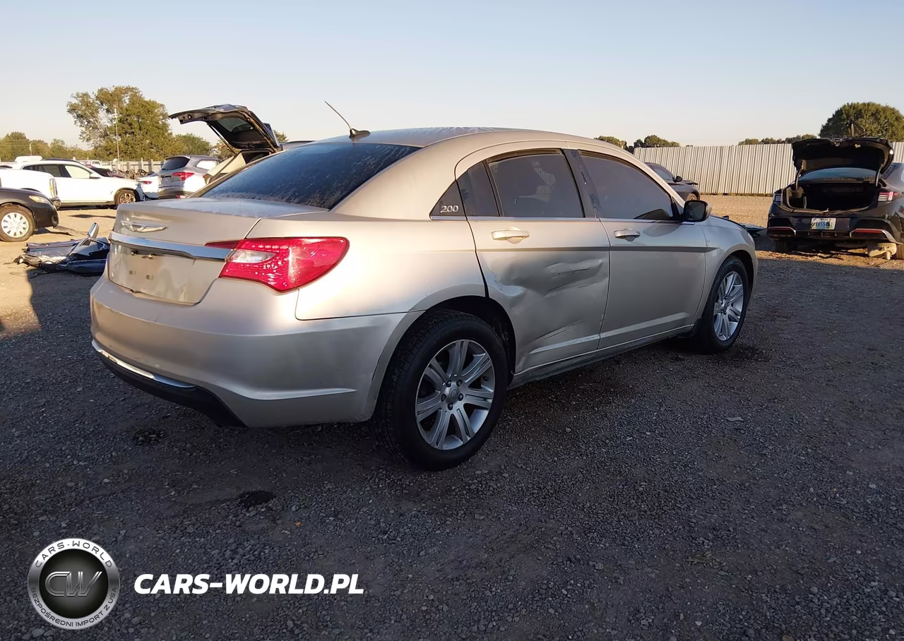 2013 Chrysler 200 Touring VIN:1C3CCBBB3DN743330 - 4