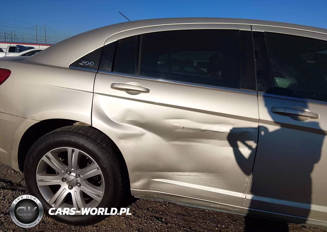 2013 Chrysler 200 Touring VIN:1C3CCBBB3DN743330 - 6