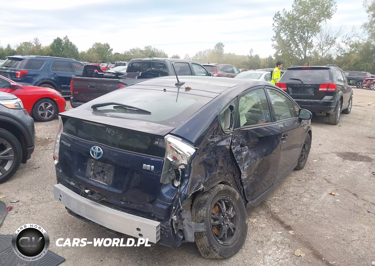 2013 Toyota Prius Four VIN:JTDKN3DU2D1671856 - 4