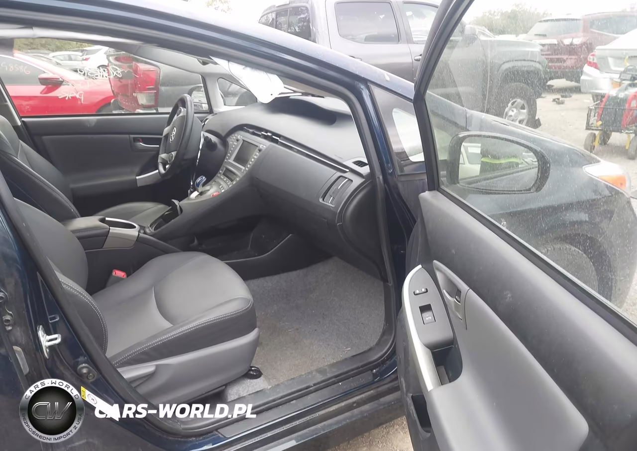 2013 Toyota Prius Four VIN:JTDKN3DU2D1671856 - 5