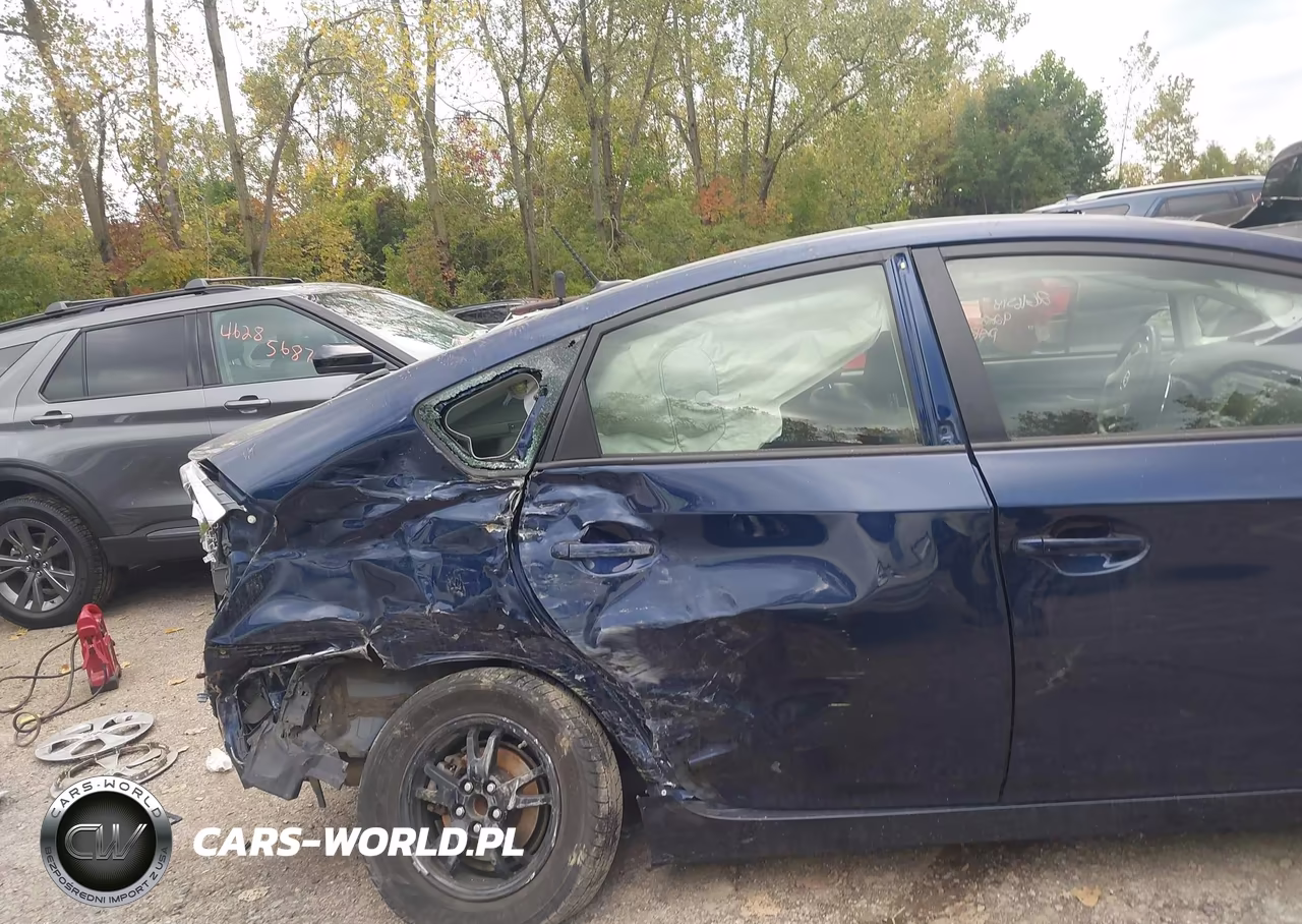 2013 Toyota Prius Four VIN:JTDKN3DU2D1671856 - 6