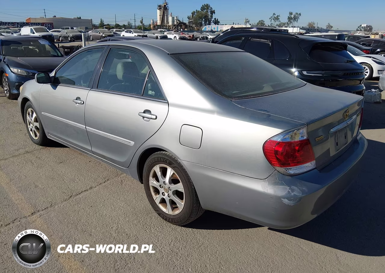 2005 Toyota Camry Xle VIN:4T1BE32K15U628347 - 3