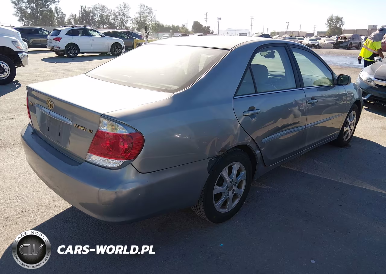 2005 Toyota Camry Xle VIN:4T1BE32K15U628347 - 4