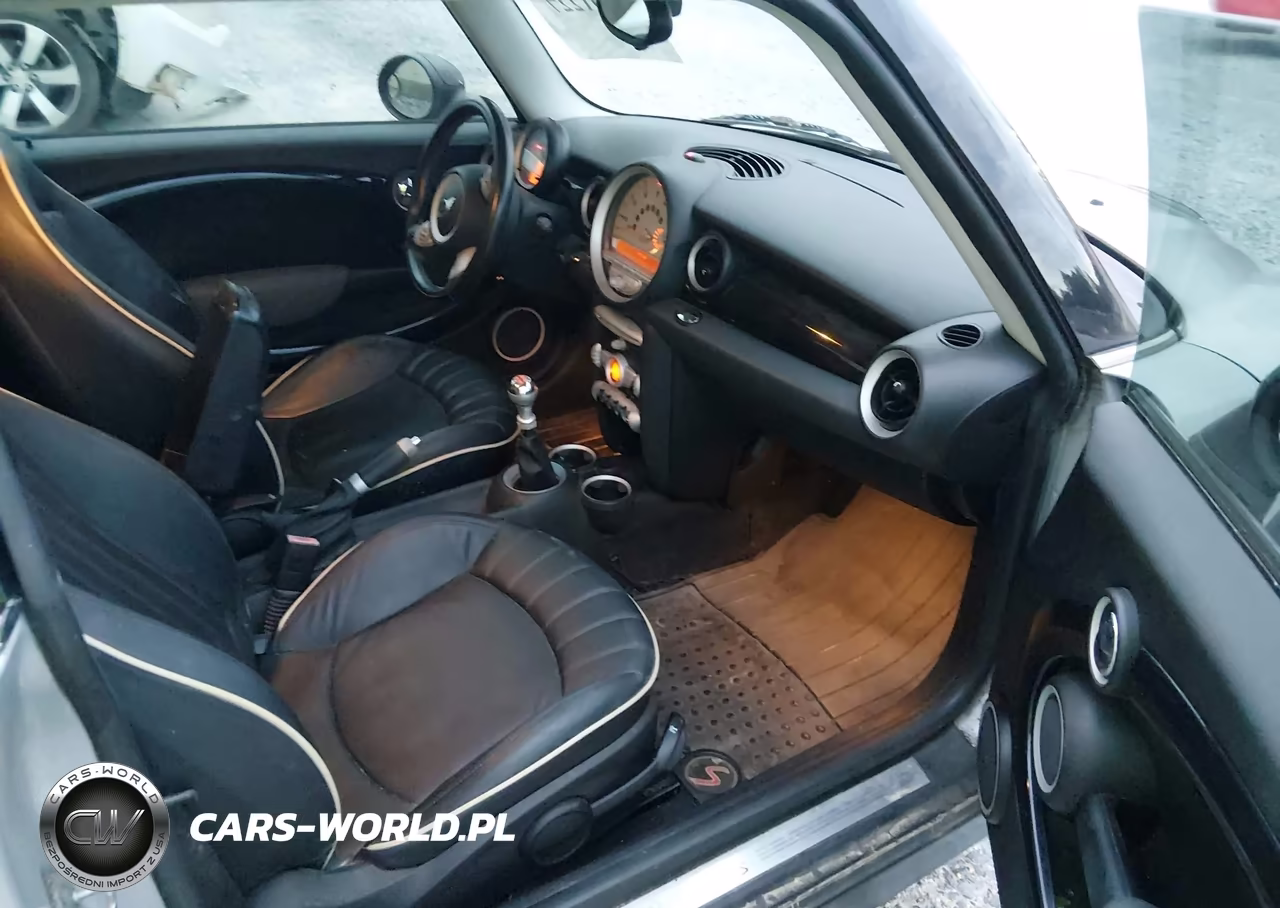 2007 Mini Cooper S VIN:WMWMF73547TL85892 - 5