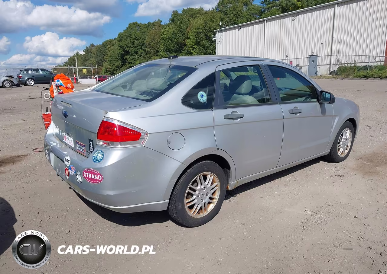 2010 Ford Focus Se VIN:1FAHP3FN5AW183399 - 4