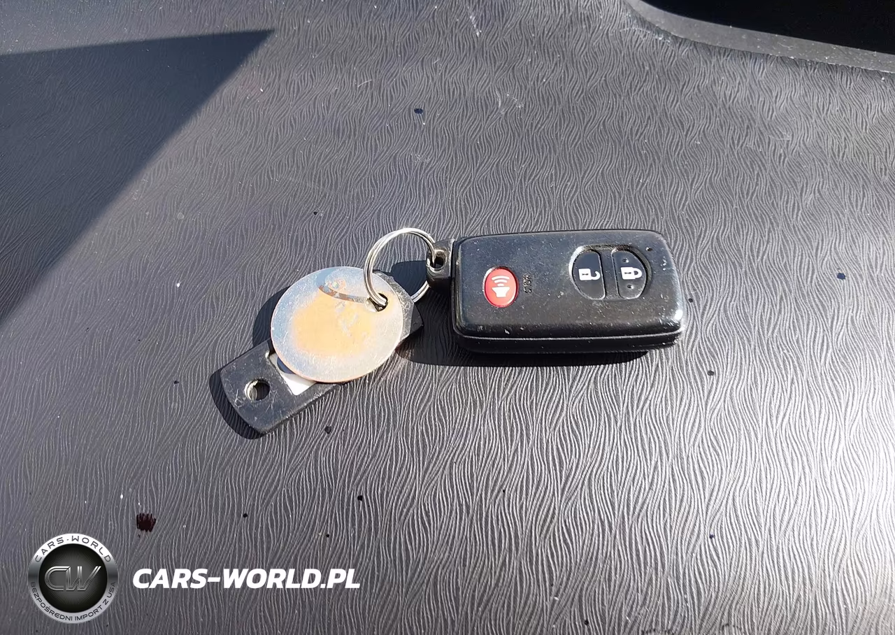 2015 Toyota Prius Two VIN:JTDKN3DU9F1918616 - 11