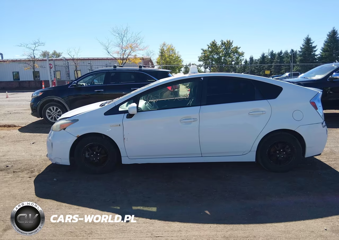 2015 Toyota Prius Two VIN:JTDKN3DU9F1918616 - 14