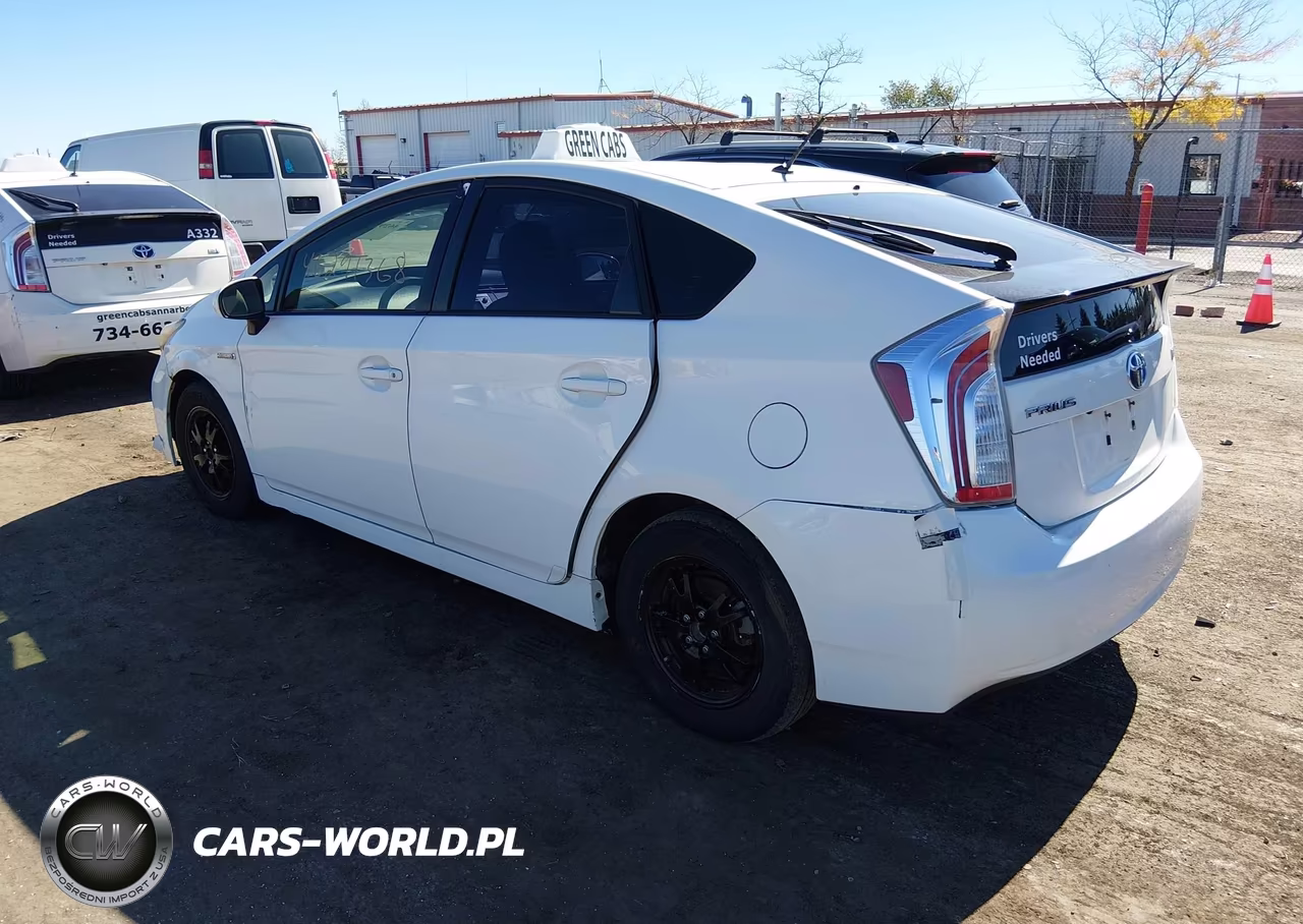 2015 Toyota Prius Two VIN:JTDKN3DU9F1918616 - 3