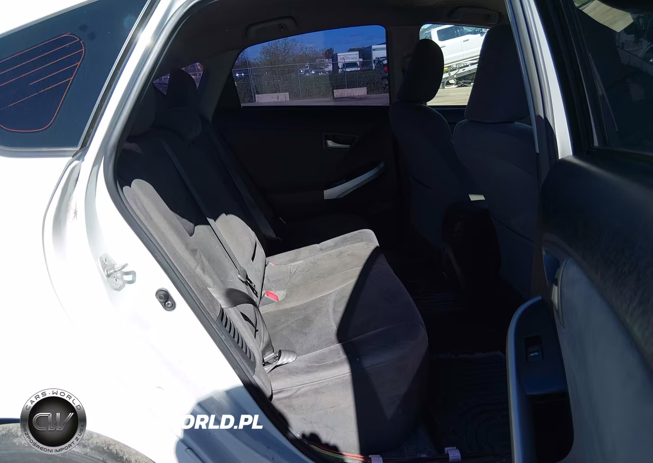 2015 Toyota Prius Two VIN:JTDKN3DU9F1918616 - 8