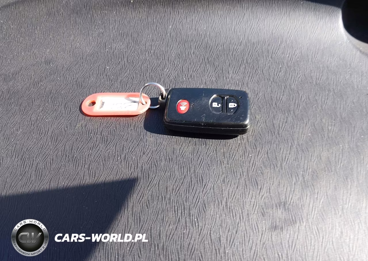 2015 Toyota Prius Two VIN:JTDKN3DU3F1913332 - 11