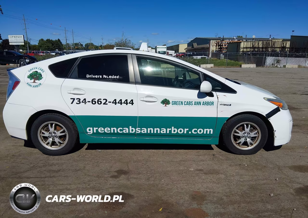 2015 Toyota Prius Two VIN:JTDKN3DU3F1913332 - 13