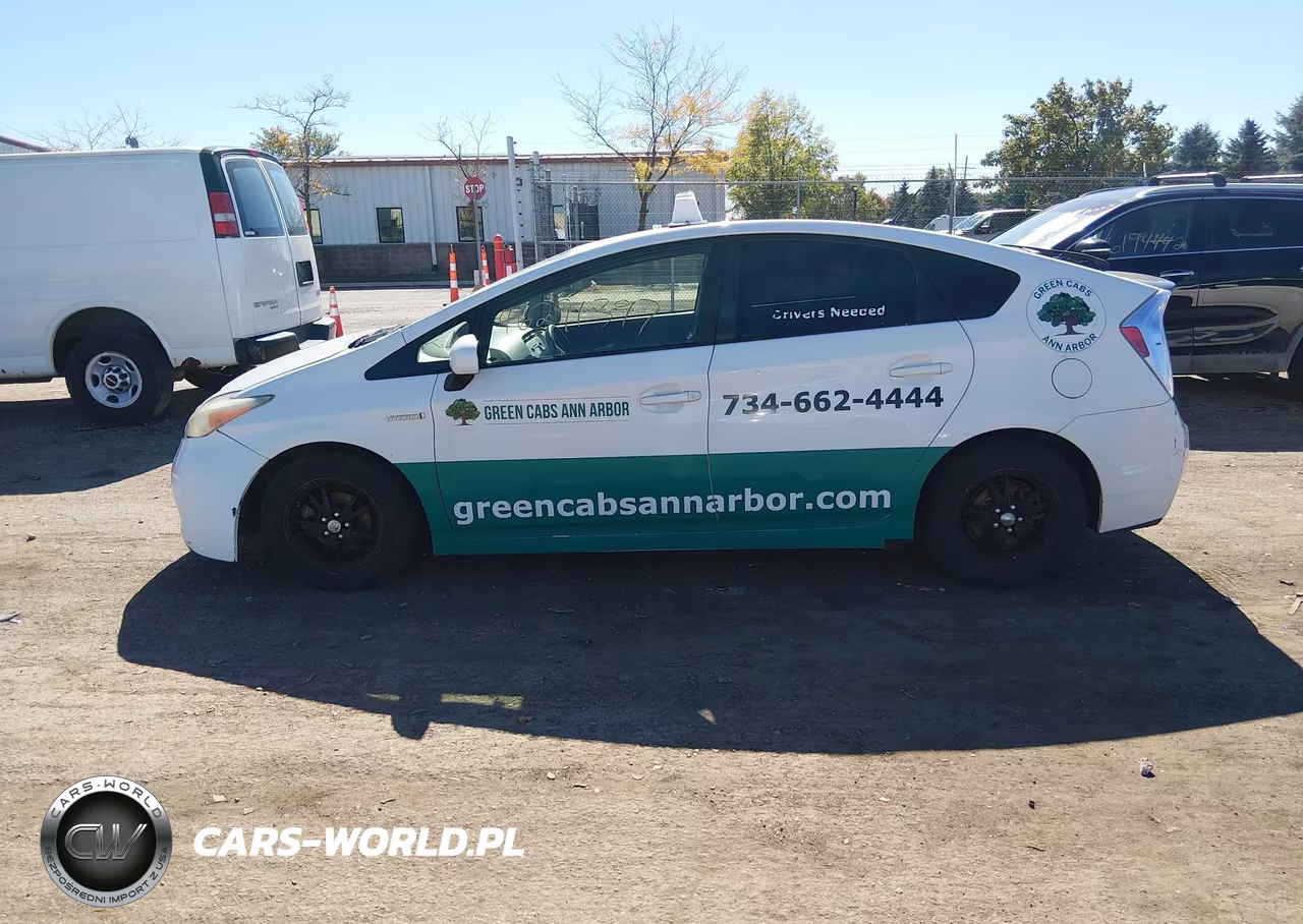 2015 Toyota Prius Two VIN:JTDKN3DU3F1913332 - 14