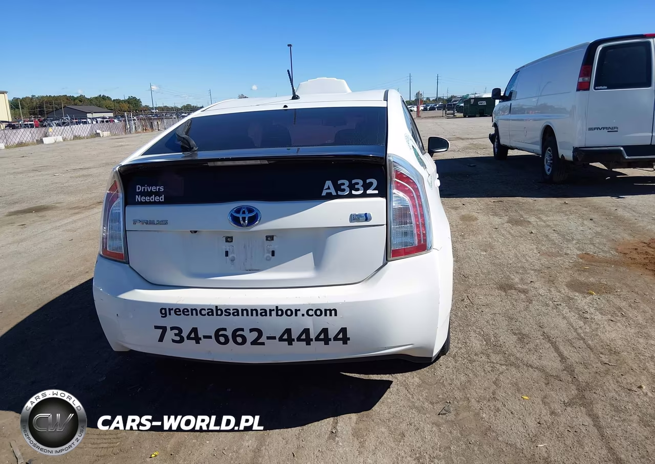 2015 Toyota Prius Two VIN:JTDKN3DU3F1913332 - 16