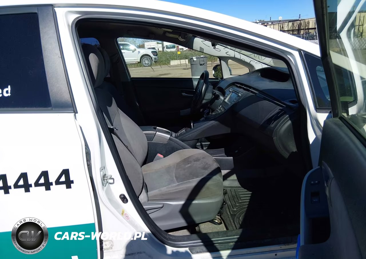 2015 Toyota Prius Two VIN:JTDKN3DU3F1913332 - 5