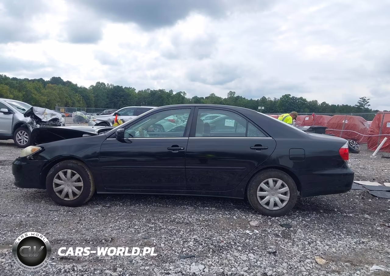 2005 Toyota Camry Le VIN:4T1BE32K45U010164 - 14