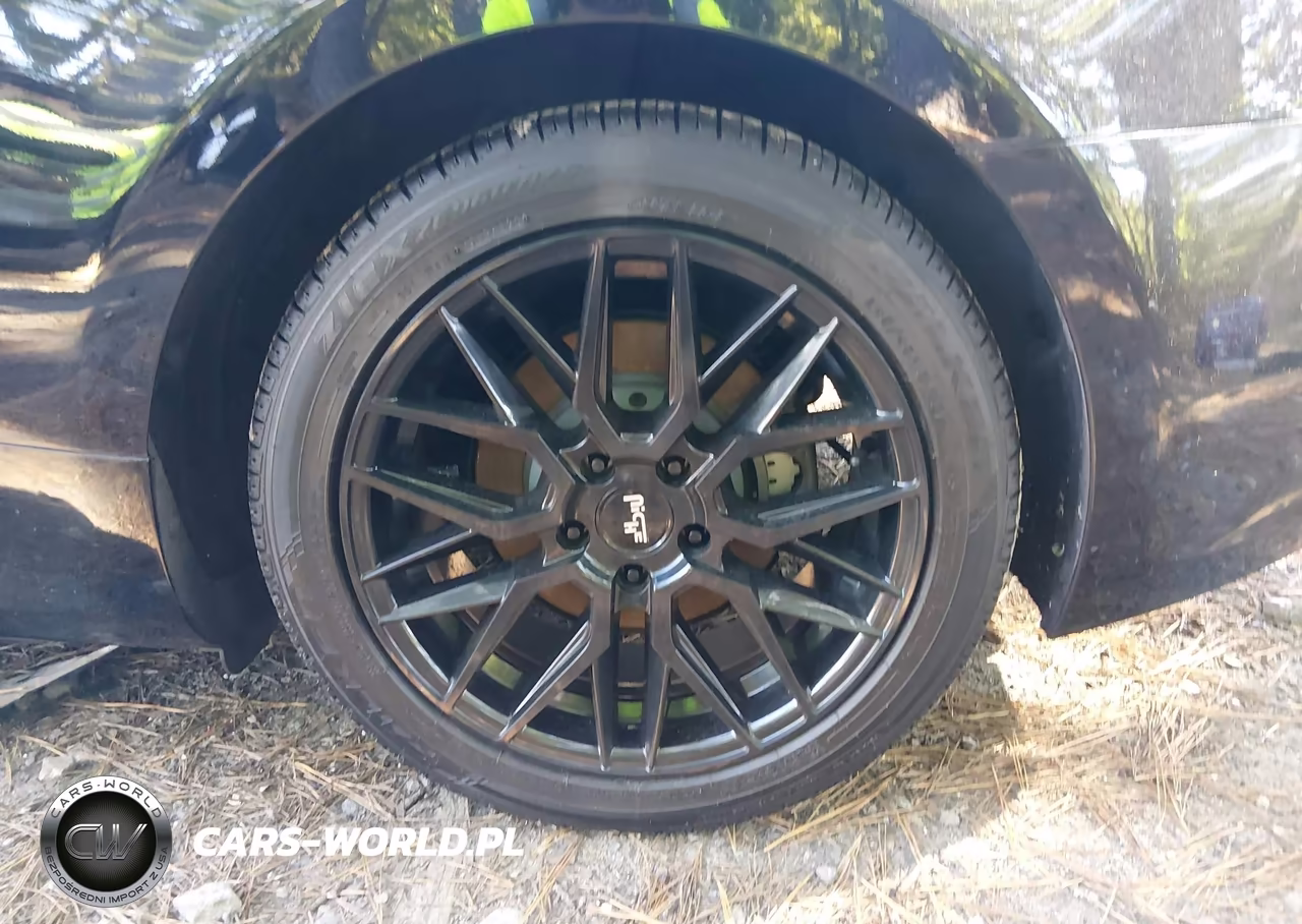 2013 Hyundai Genesis 3.8 Grand Touring VIN:KMHHU6KJ2DU100482 - 13