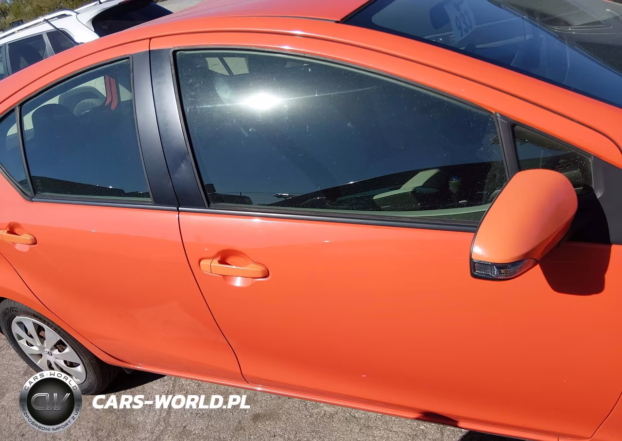 2013 Toyota Prius C One VIN:JTDKDTB3XD1056341 - 13