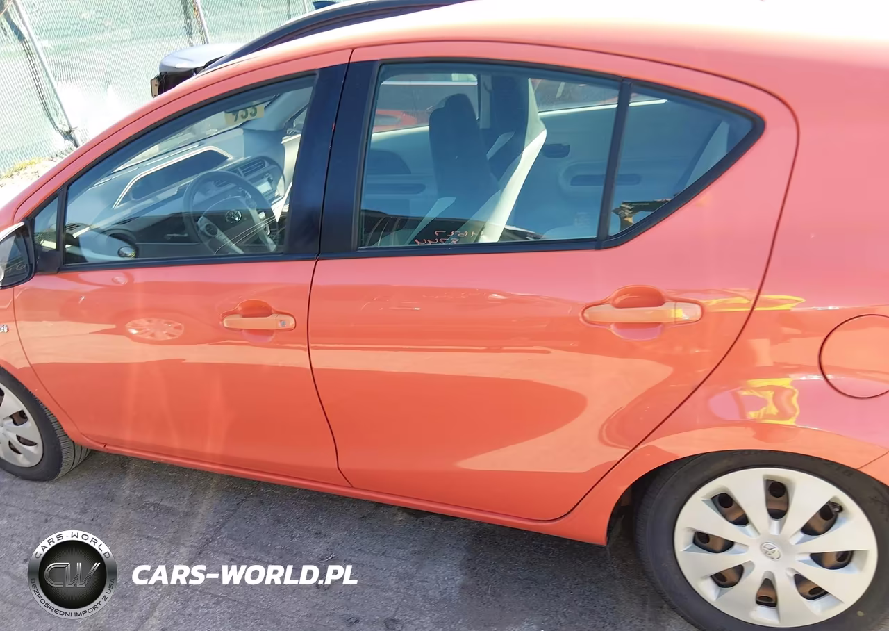 2013 Toyota Prius C One VIN:JTDKDTB3XD1056341 - 14