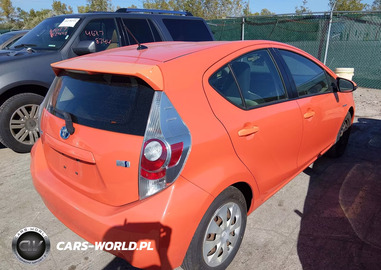 2013 Toyota Prius C One VIN:JTDKDTB3XD1056341 - 4