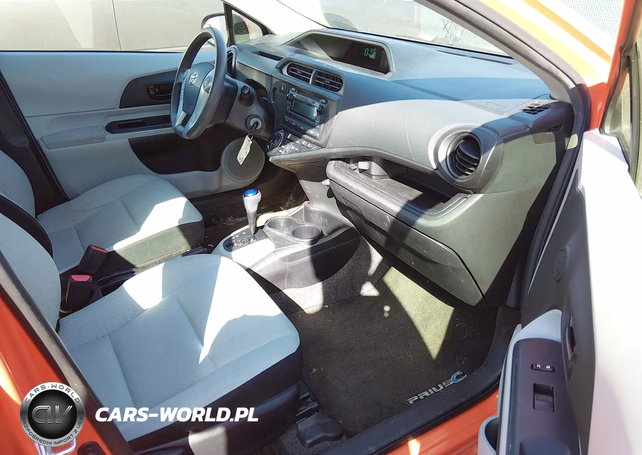 2013 Toyota Prius C One VIN:JTDKDTB3XD1056341 - 5