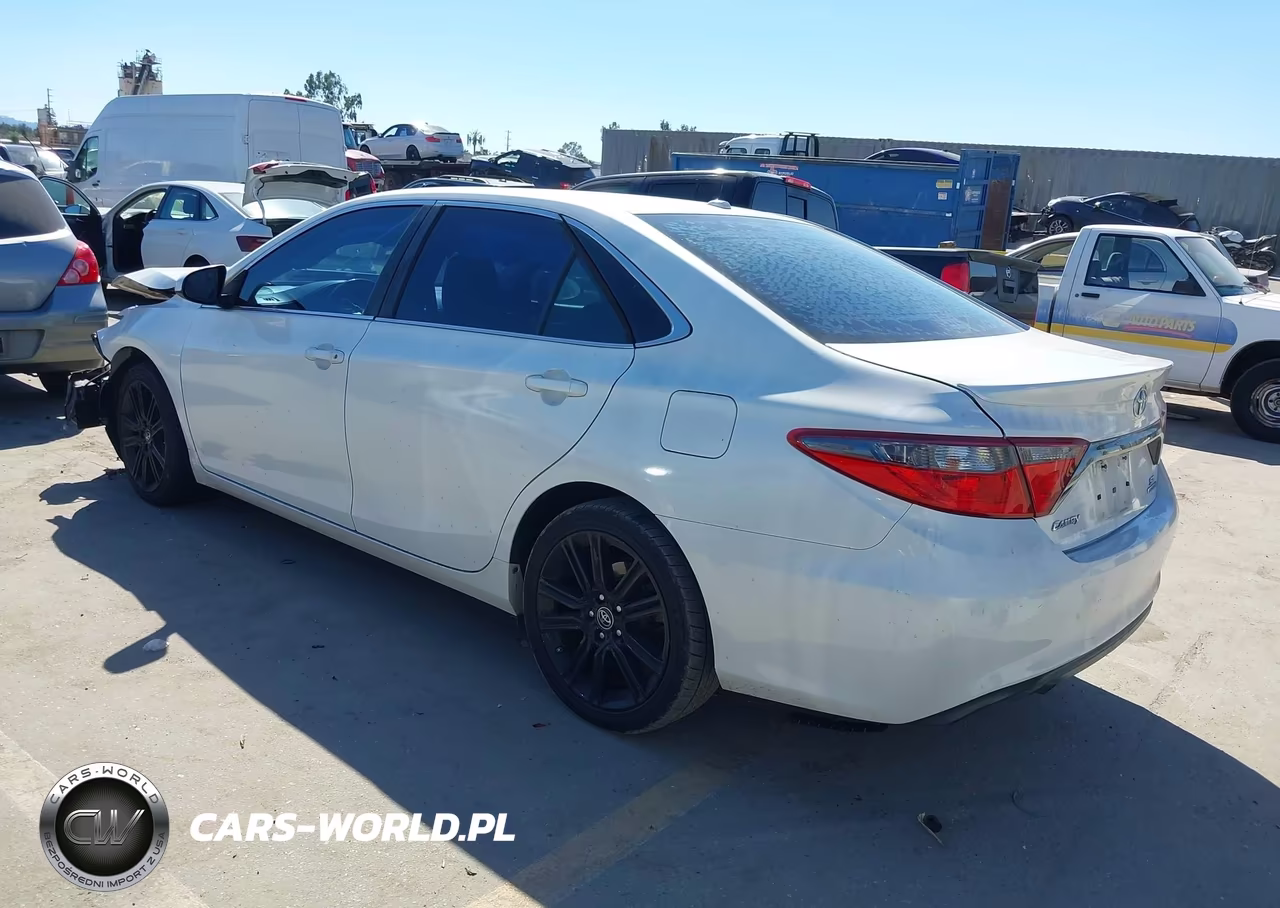 2016 Toyota Camry Se VIN:4T1BF1FK3GU155470 - 3