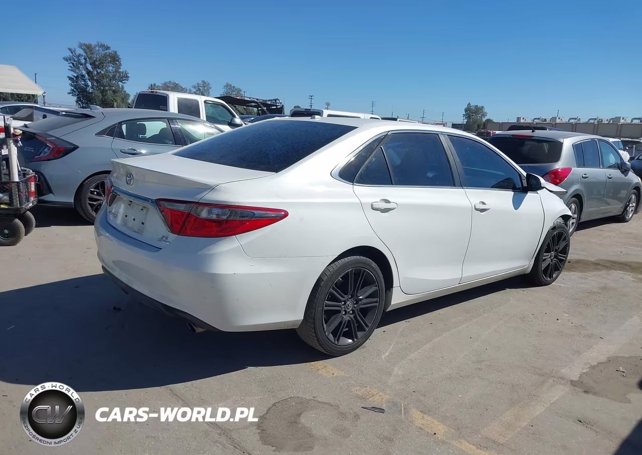 2016 Toyota Camry Se VIN:4T1BF1FK3GU155470 - 4