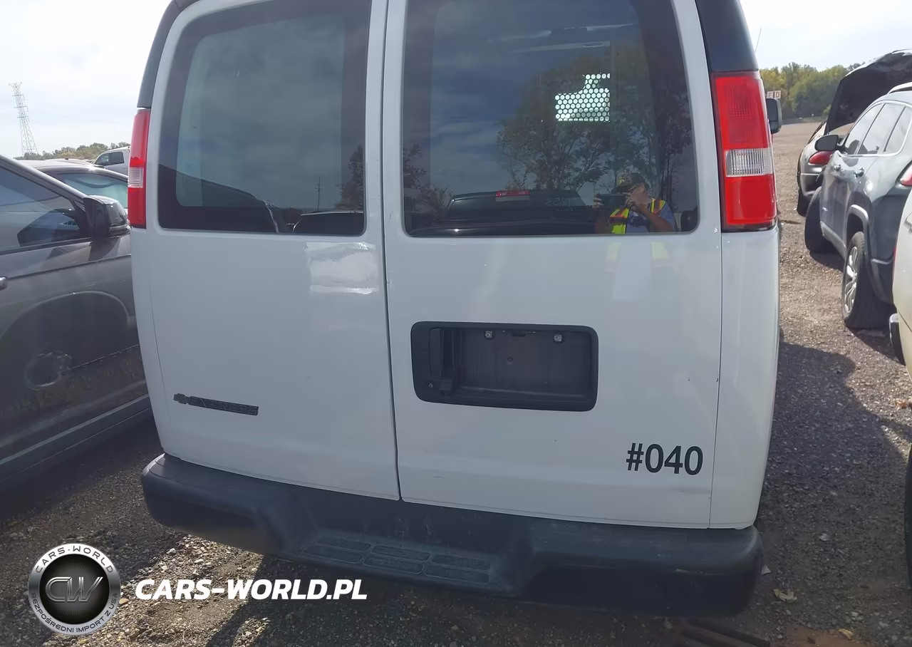 2024 Chevrolet Express G2500 VIN:1GCWGAFP2R1254333 - 16