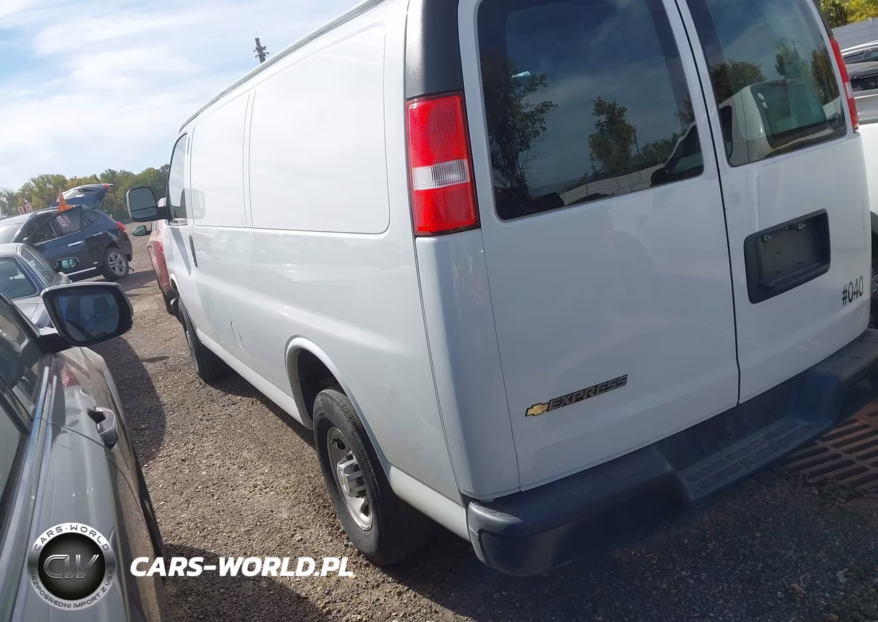 2024 Chevrolet Express G2500 VIN:1GCWGAFP2R1254333 - 3