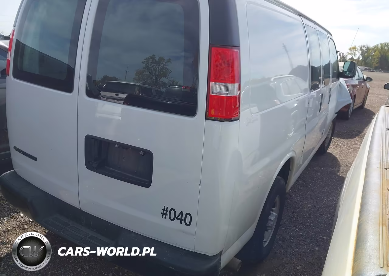 2024 Chevrolet Express G2500 VIN:1GCWGAFP2R1254333 - 4