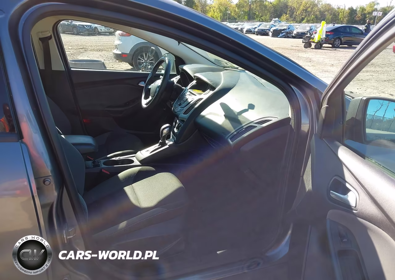 2014 Ford Focus Se VIN:1FADP3F23EL219828 - 5