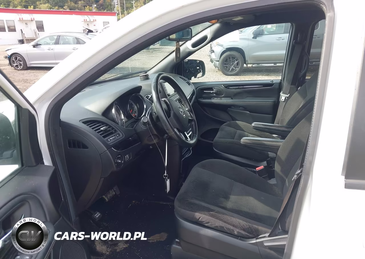 2018 Dodge Grand Caravan Se Plus VIN:2C4RDGBG7JR304108 - 5