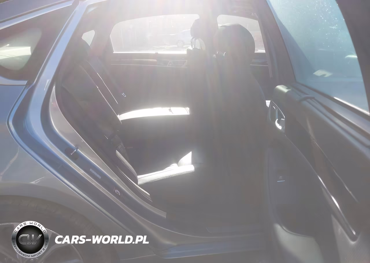 2017 Genesis G80 3.8 VIN:KMHGN4JE2HU211153 - 8