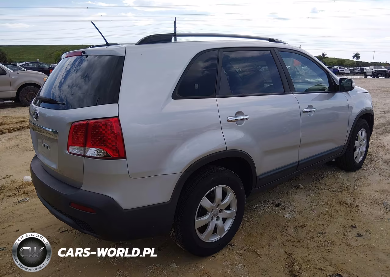 2013 Kia Sorento Lx VIN:5XYKT3A68DG393525 - 4
