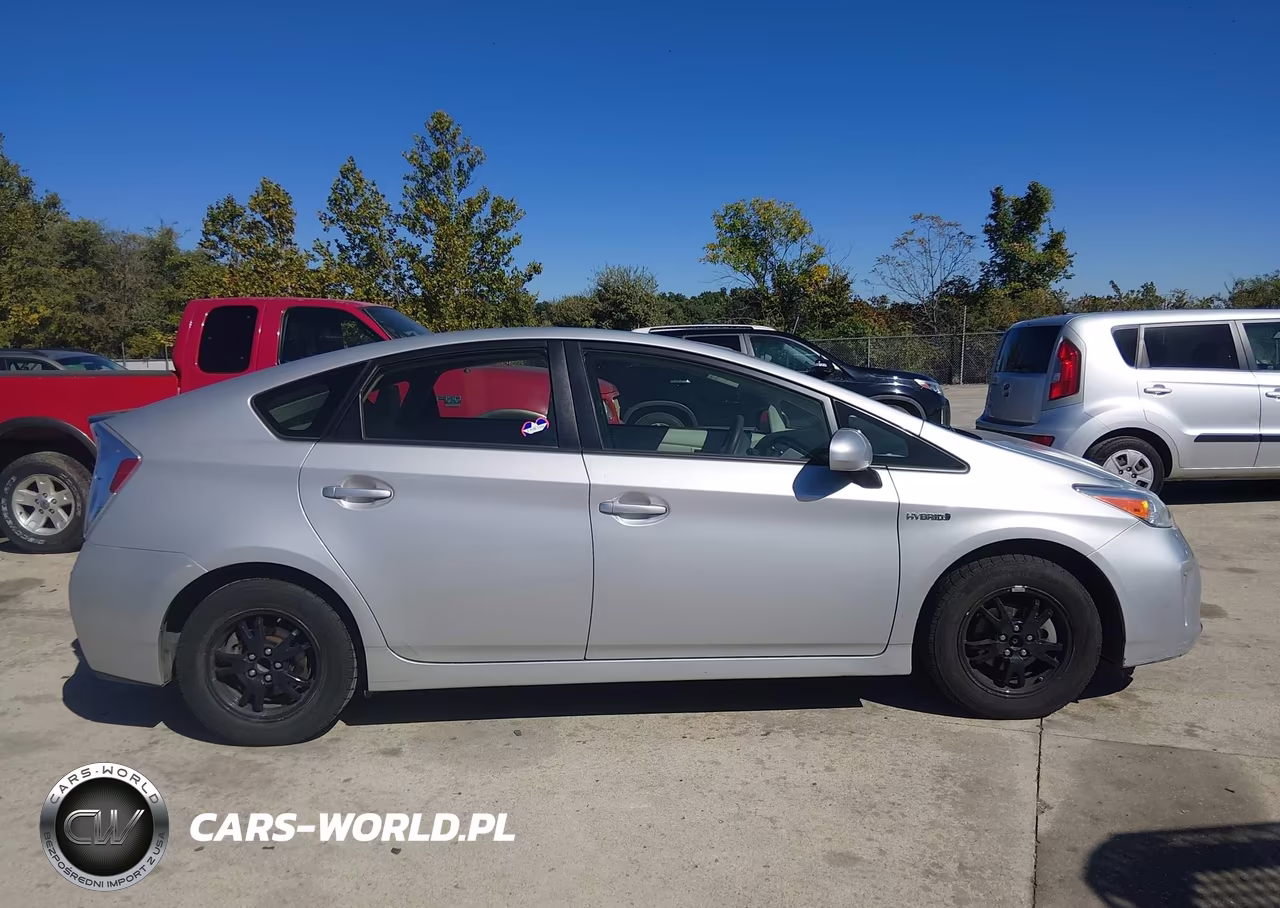 2015 Toyota Prius Two VIN:JTDKN3DU2F1883157 - 13