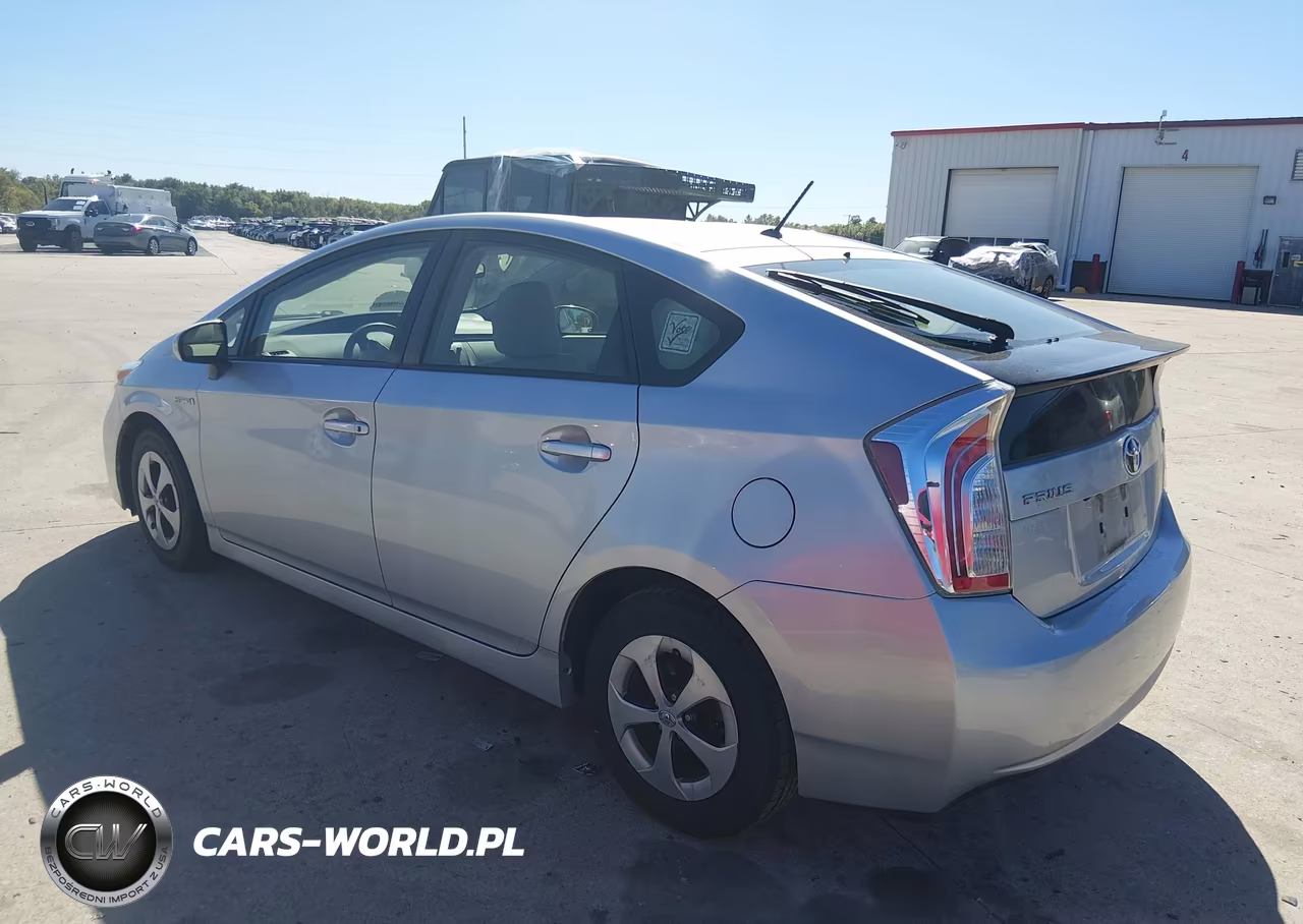2015 Toyota Prius Two VIN:JTDKN3DU2F1883157 - 3