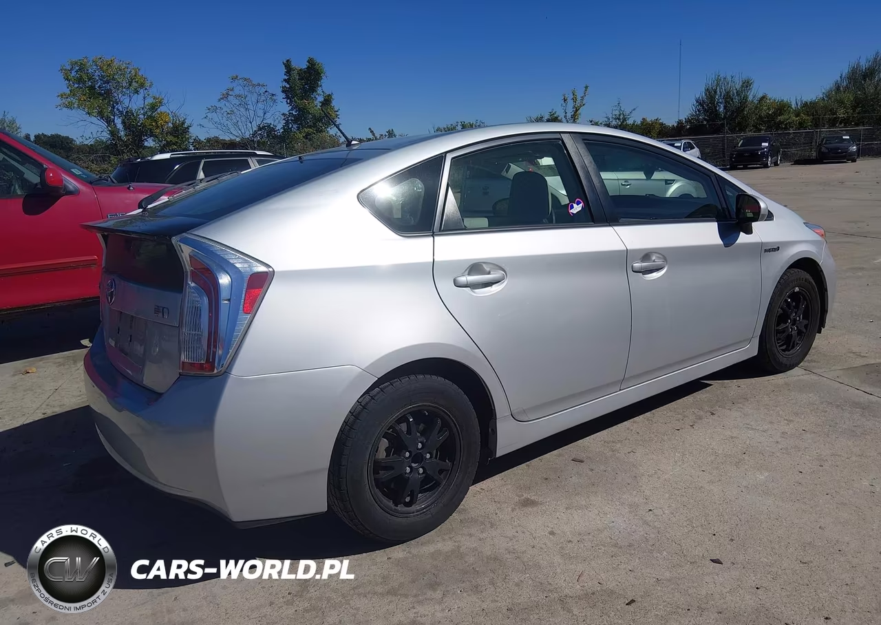 2015 Toyota Prius Two VIN:JTDKN3DU2F1883157 - 4