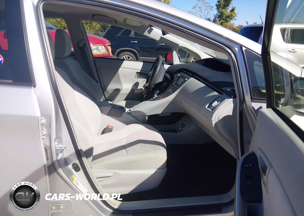 2015 Toyota Prius Two VIN:JTDKN3DU2F1883157 - 5