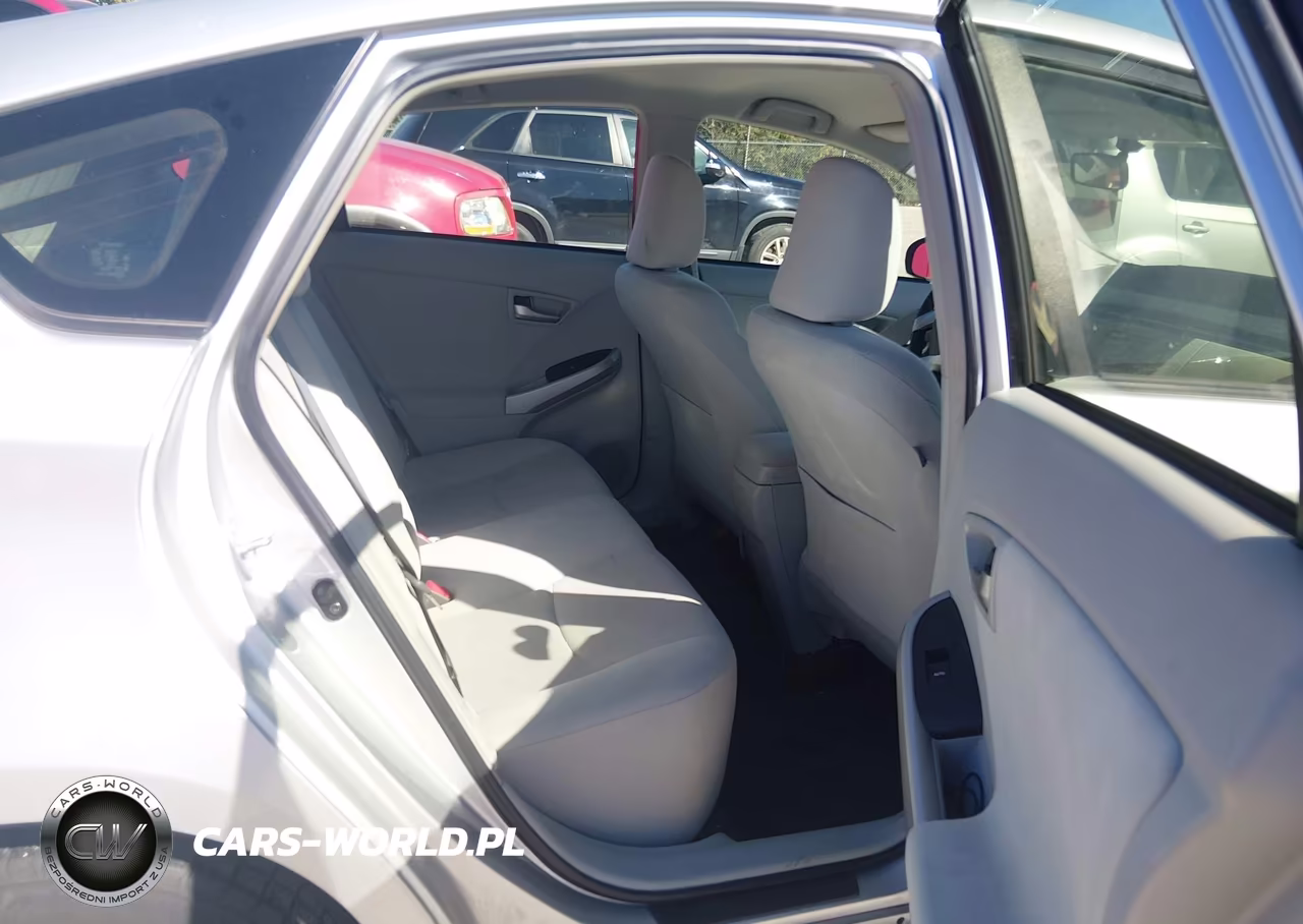 2015 Toyota Prius Two VIN:JTDKN3DU2F1883157 - 8