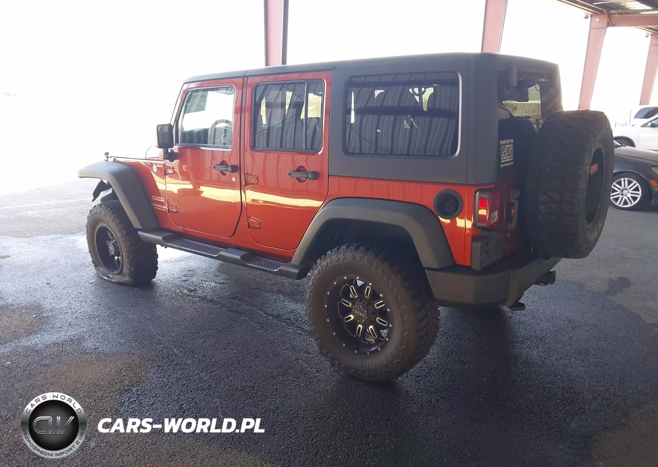2014 Jeep Wrangler Unlimited Sport VIN:1C4BJWDGXEL232496 - 3