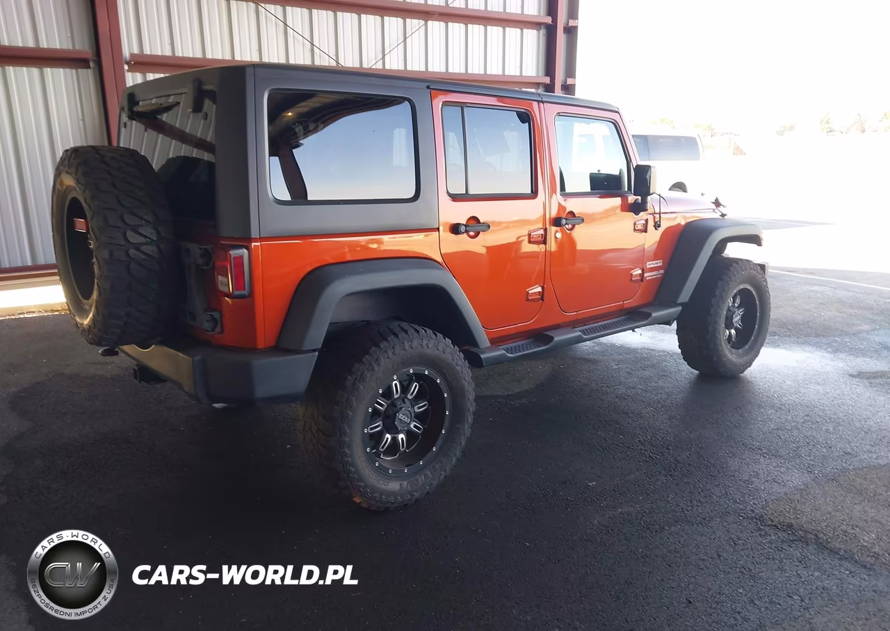 2014 Jeep Wrangler Unlimited Sport VIN:1C4BJWDGXEL232496 - 4