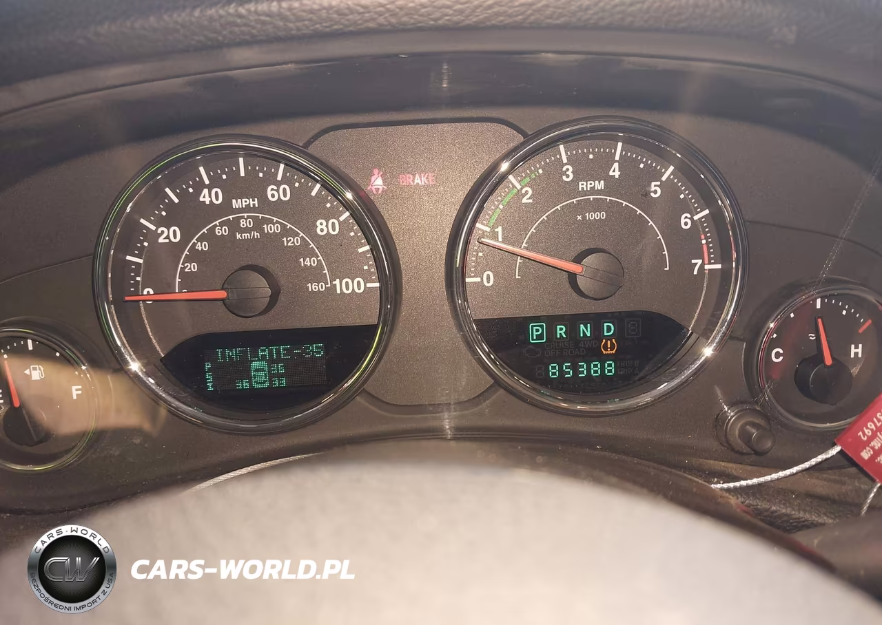 2014 Jeep Wrangler Unlimited Sport VIN:1C4BJWDGXEL232496 - 7