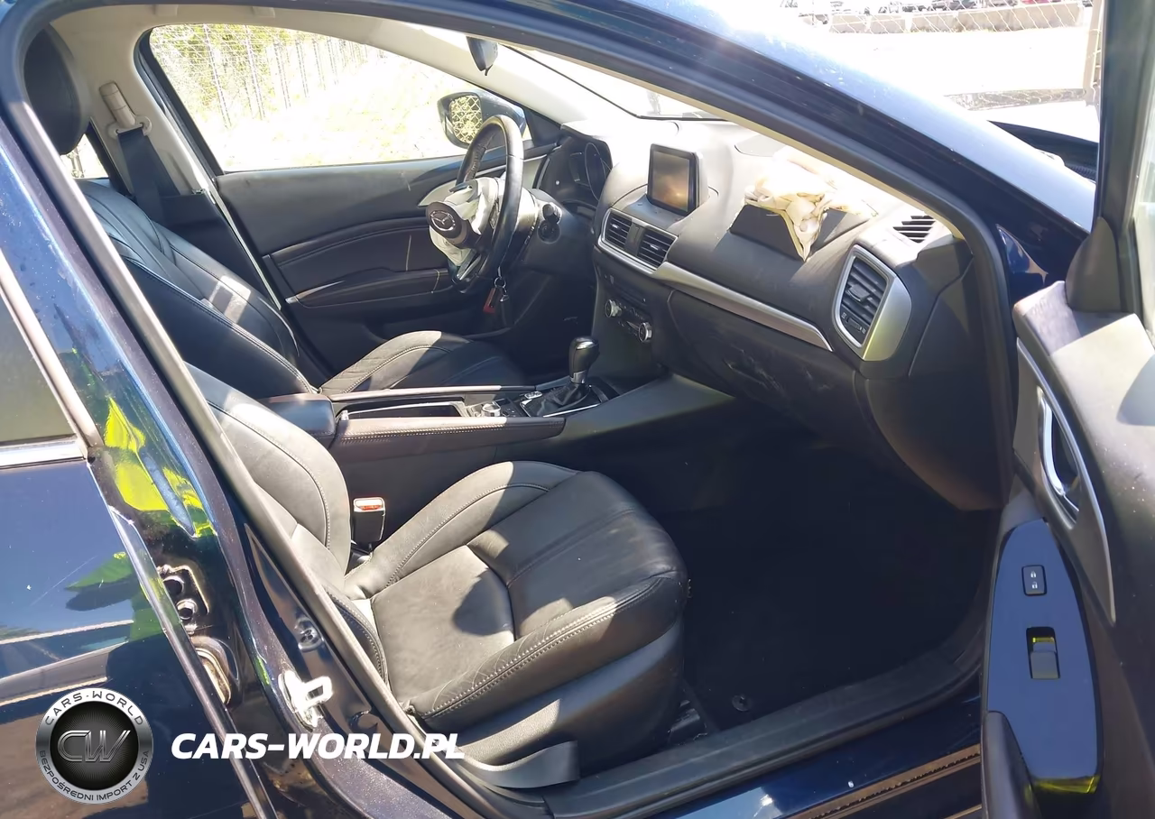 2018 Mazda Mazda3 5-Door Touring VIN:3MZBN1L30JM246287 - 5