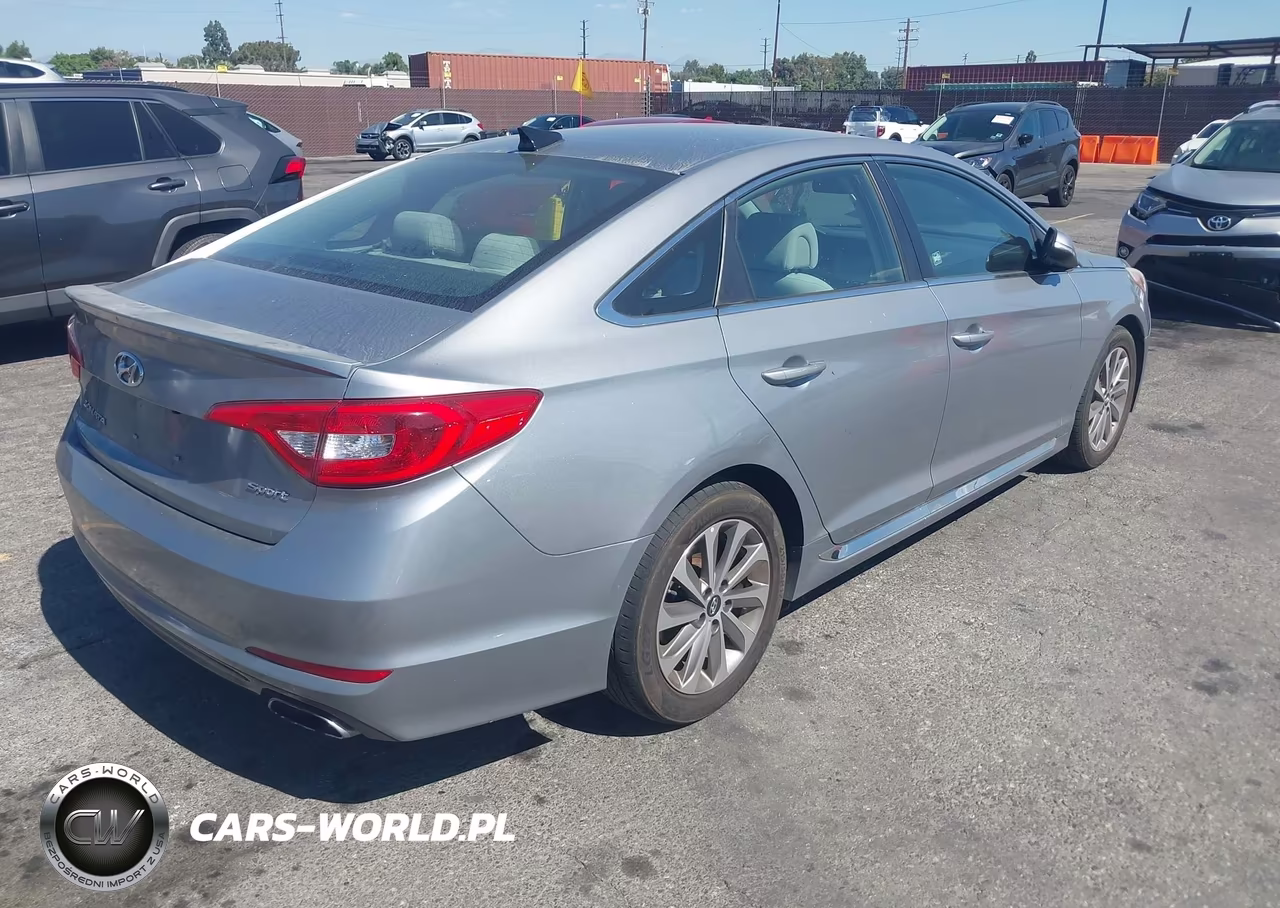 2016 Hyundai Sonata Sport VIN:5NPE34AF6GH396343 - 4