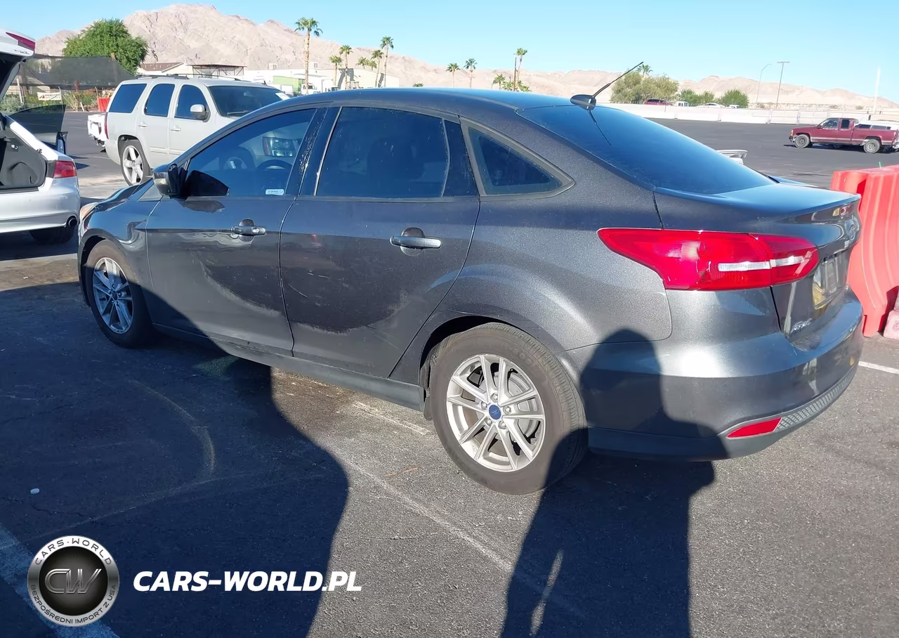 2015 Ford Focus Se VIN:1FADP3F25FL341639 - 3