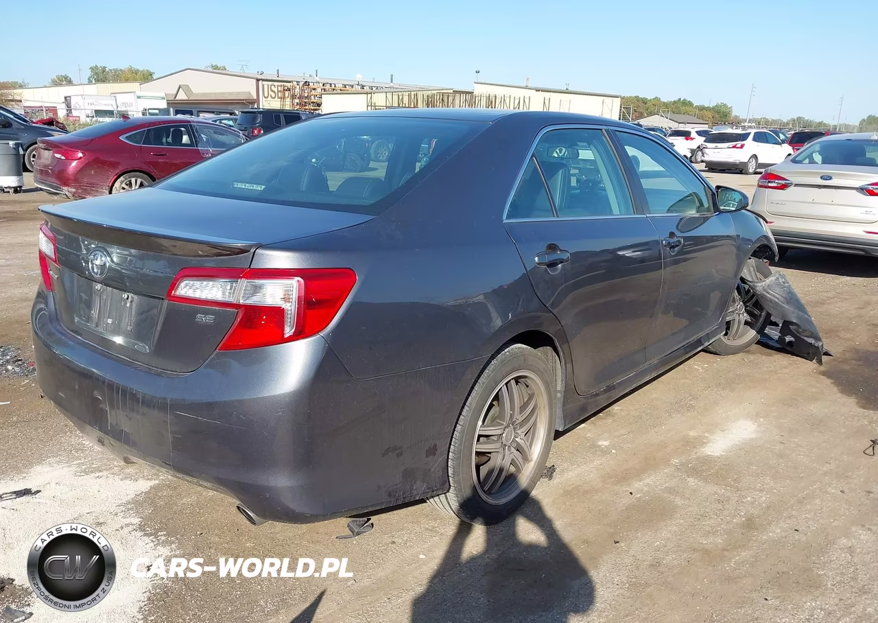 2014 Toyota Camry Se VIN:4T1BF1FK1EU819861 - 4